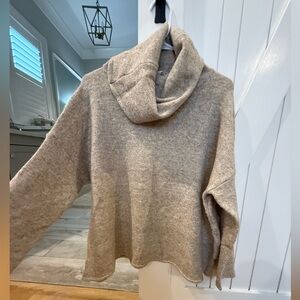 Women’s Dreemers sweater, size M